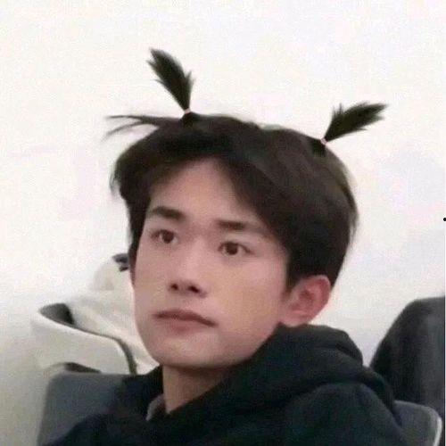 易烊千玺表情包图片,解锁明星魅力，演绎青春风采